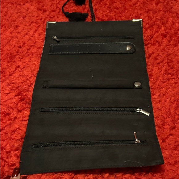 Black and White Snakeskin jewelry case with Tassels - Picture 5 of 6